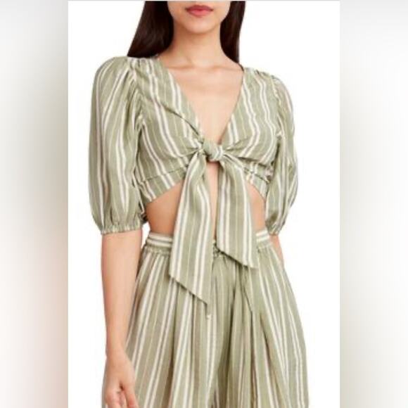 BCBGeneration Striped Tie-Front Crop Top. Size L - Picture 1 of 1